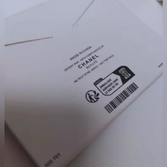 Chanel Hair Pins 💗 - Picture 5 of 5